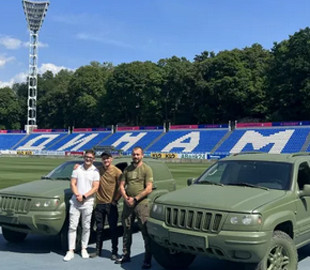 Динамо передало два внедорожника на нужды украинской армии: фото автомобилей со спецокрасом