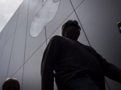 Как в Apple делают главный компонент iPhone