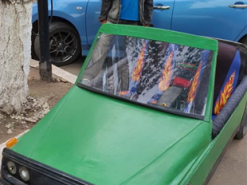 В Николаевской области бывший учитель физики создал электромобиль из пианино и мотороллера