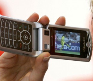 Появилось первое фото нового Motorola RAZR с гибким дисплеем