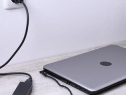 Відомо, чи потрібно вимикати ноутбук з розетки після повного відновлення зарядки