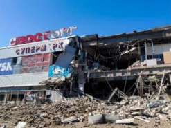 Влучили у супермаркет: у мережі показали наслідки нічного обстрілу Харкова (ФОТО)