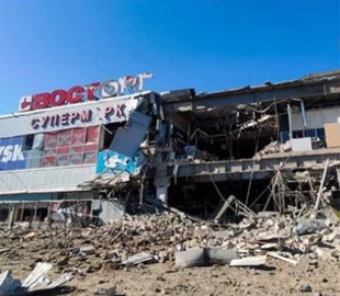 Влучили у супермаркет: у мережі показали наслідки нічного обстрілу Харкова (ФОТО)