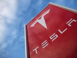 Tesla пытается подкупить жертву 