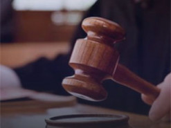 У Коломиї засудили вчительку, яка купила covid-сертифікат, щоб повернутися на роботу