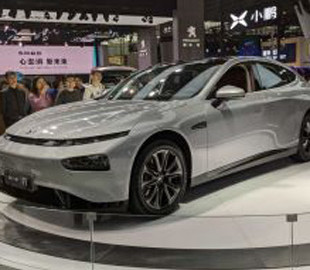 Электрокар Xpeng P7 может исполнять световое шоу