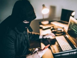 Телефонный разговор с «сотрудником банка» стоил женщине 48 тысяч гривен