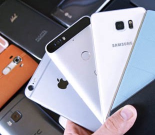 Смартфоны будут узнавать владельца по походке и движениям пальцев