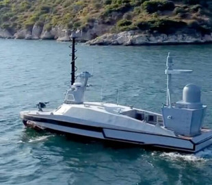 За крок від Термінатора: дрони навчилися літати, плавати і пірнати