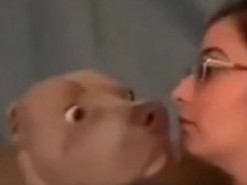 Реакция пса на лай хозяйки рассмешила пользователей Сети