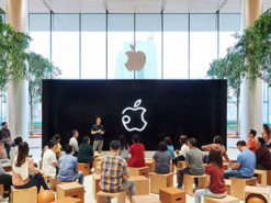 Apple извинилась за прослушку запросов пользователей в Siri