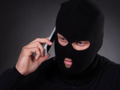 Мобильные операторы не могут приструнить мошенников – юристы