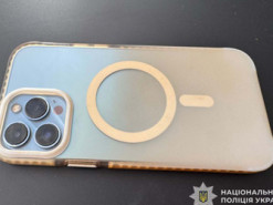 У Тернополі молодик обдурив знайому та здав її телефон у ломбард – поліція викрила шахрая