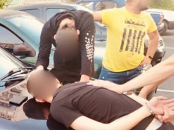 На Прикарпатті затримали групу наркодилерів, які збували товар через інтернет