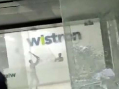 Тысячи iPhone были украдены во время погромов на заводе Apple