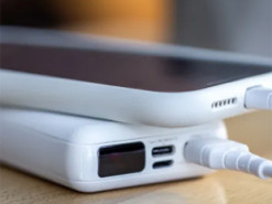 Чи псується телефон, якщо його довго залишати на зарядці: відповідь експертів