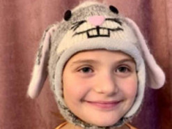 На улице узнают по шапке. Девочка, которая попала на видео с гололедом в Киеве, не ожидала такой популярности