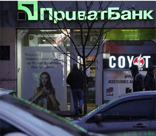 ПриватБанк заявив, що відновив стабільну роботу і повернув кошти всім, у кого вони списались