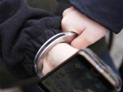 Чоловік викрав у дівчини телефон та сів за ґрати на 7 років