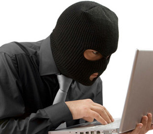 Вкрадена допомога і погрози: як шахраї в мережі наживаються на онкохворих та як реагує поліція