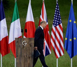 Чванливий канцлер: Шольц потрапив під вогонь критики через невдалий жарт на пресконференції