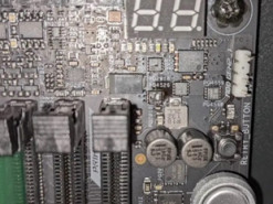 Блогер нашёл причину сгорания материнских плат ASUS Z690 Hero по фото