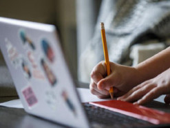 Очне навчання в школах з 1 вересня розпочнуть лише заклади з укриттями