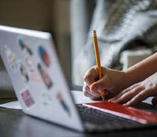 Очне навчання в школах з 1 вересня розпочнуть лише заклади з укриттями