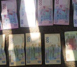 У Рівному поліцейські викрили шахрая, який ошукав пенсіонерів на майже 210 тисяч гривень