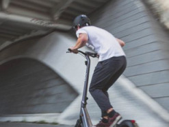 В Киеве для электросамокатов ввели новые запреты: где нельзя ездить и как ограничили скорость