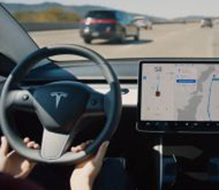 Найден еще один способ обмануть автопилот Tesla