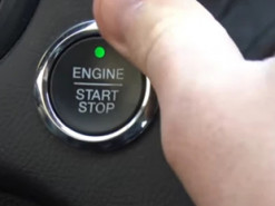 Водіям нагадали про непомітну кнопку в авто, яка знижує витрату палива на 12%