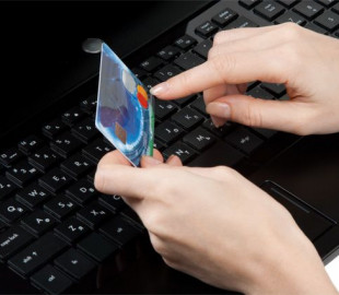 Группа интернет-мошенников полгода терроризирует целый город