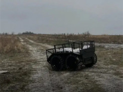 Розкриті технічні характеристики нового наземного українського робота «Змій логістичний»