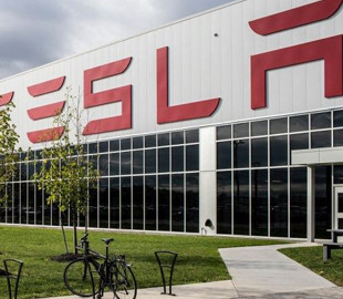 Илон Маск опроверг слухи о намерениях построить следующее предприятие Tesla в России