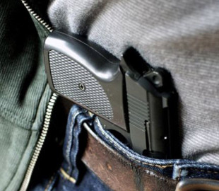 За покупку оружия в интернете мужчине “светит” срок