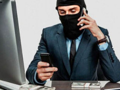 Псевдоработник банка обманул женщину на 4 тысячи гривен