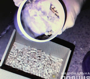 Жителю Херсонщины на почте выдали посылку с наркотиками