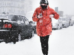 Эксперт рассказал, как пользоваться смартфоном, когда на улице мороз