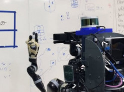 Робот научился копировать человеческий почерк и рисунки