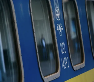 В «Укрзалізниці» пожартували з любителів брати в дорогу солоні огірки та варені яйця