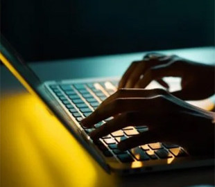 «Резервний рахунок» від шахраїв: мешканка Хмельниччини втратила 130 тисяч гривень