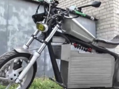 В Украине умелец создал необычный электробайк - разгоняется до 320 км/ч: фото и видео