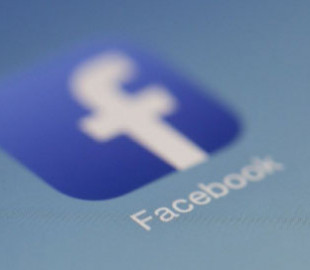 Facebook замедлила работу над новыми продуктами из-за волны критики в свой адрес