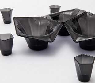 Путь от смартфона до стакана: компания Pentatonic наладила производство посуды из дисплеев