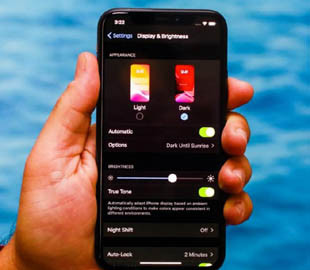 Тёмная тема iOS 13 очень сильно экономит заряд iPhone