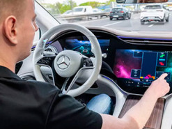 Mercedes-Benz внедряет самый продвинутый в мире автопилот