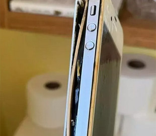 Женщина нашла потерянный 10 лет назад iPhone в унитазе