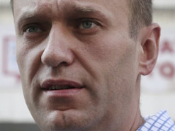 Росія прирівняла відмову Apple і Google видаляти додаток "Навальний" до втручання у вибори