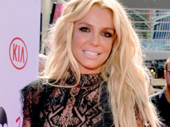 Бритни Спирс намекнула на новую песню и показала, как поет после долгого перерыва